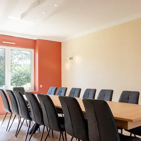 La D 'emma, 10-15 Pers